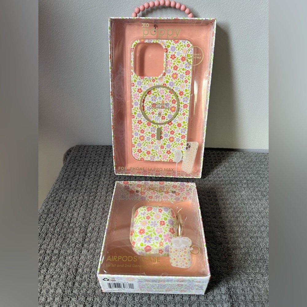 Phone case and air pod bundle - Picture 4 of 6